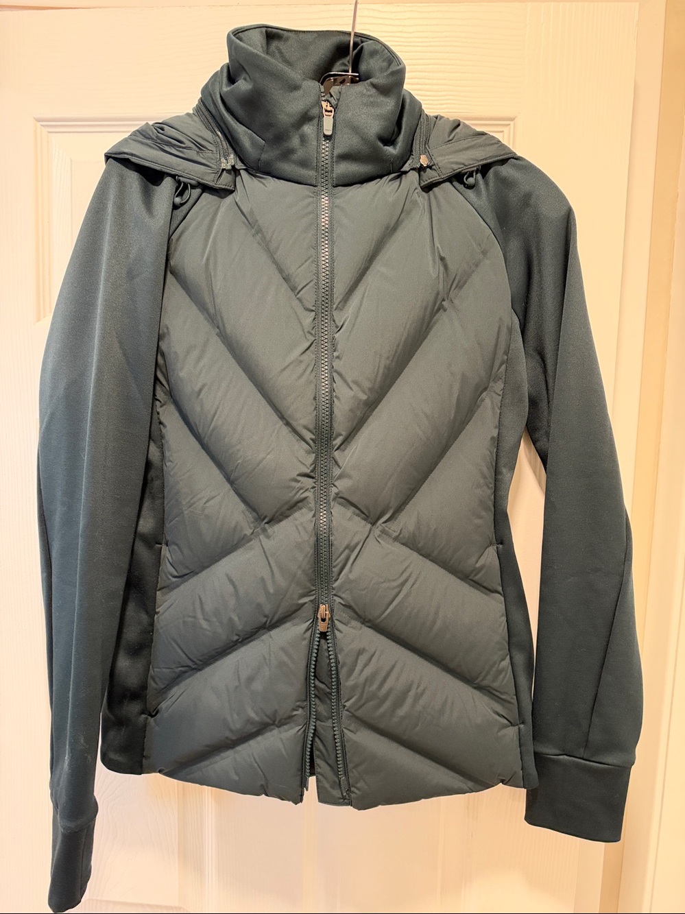 Athleta Inlet Jacket. Quilted Lightweight Puffer Jacket in Deep Teal